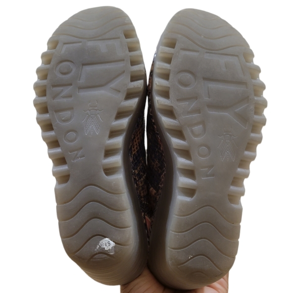 NEW FLY LONDON OPEN TOE WEDGE - Picture 4 of 4